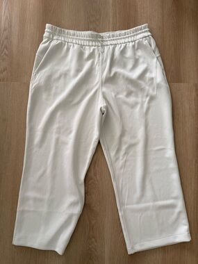 NWOT lululemon Softstreme high-rise Straight Leg Crop size 14